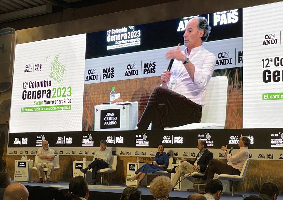 SimonMejiaO's tweet photo. Los gremios han cobrado especial relevancia en este gobierno. El sector privado debe promover discusiones mejor informadas y más propositivas en lo minero-energético
Muy buena la conversación entre  @NaturgasCol, @ACP_Colombia, @acmineriacol y @ANDI_Colombia en #ColombiaGenera https://t.co/xw5rXWkgQF