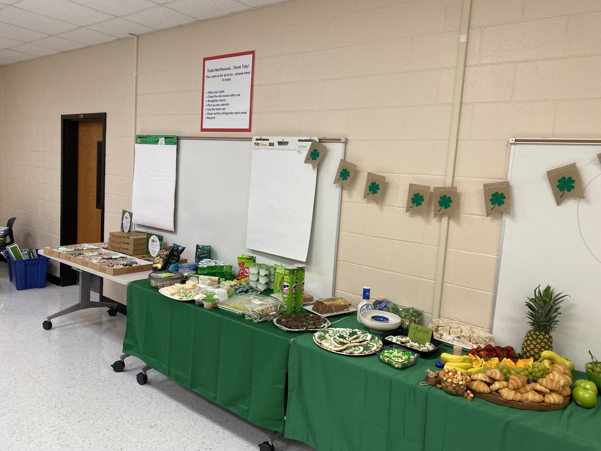 mrsimhulse's tweet photo. Lucky to work with the best who are keeping this pregnant lady well fed!!  🥰 https://t.co/hyC9YqRG8v