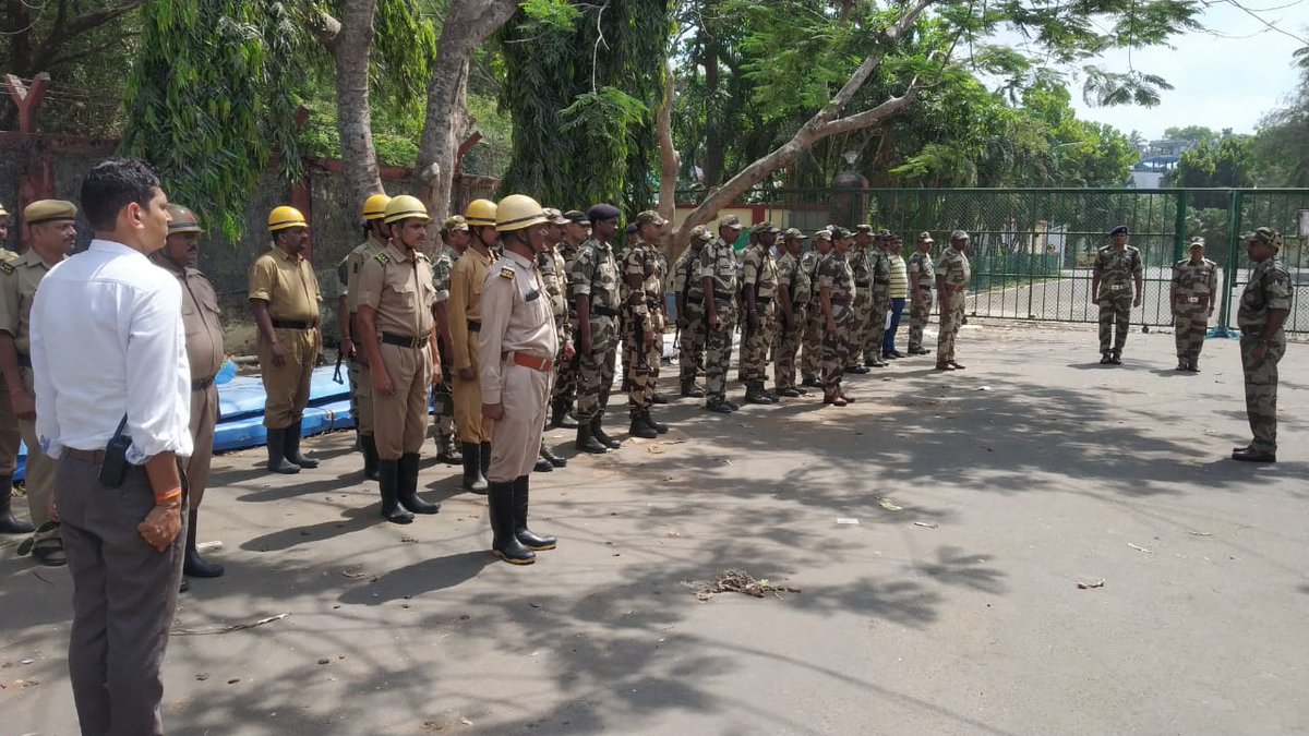 FireService_ANP's tweet photo. Preparedness...

A combined mock drill on a terrorist attack conducted by #FSHaddoWharf, #FSChatham &amp; #CISF personnel at Haddo Wharf Container Yard. https://t.co/xiIJ8YJctn