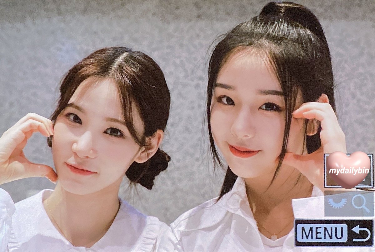 mydailybin's tweet photo. 230317 🩷🩵

#김나경 #NaKyoung #김채연 #ChaeYeon #트리플에스 #tripleS https://t.co/rIF9SRDKhh