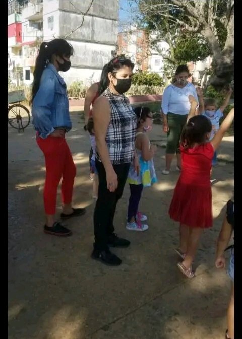 El programa educa tu hijo en el consejo popular de Paso Quemado en el municipio #LosPalacios #PinardelRío, con sus hermosos niños viva la esperanza. 
#MejorEsPosible 
#YoVotoXTodos
@NiurkaGonzles1 <a href="/AliuskaCarballo/">Aliuska Pérez Carballo</a> <a href="/AlieskyPita/">Aliesky Pita</a> <a href="/CMontiller/">Osvaldo C. Vento Montiller</a> <a href="/DaniellysSanch6/">Daniellys Sanchez</a> <a href="/CAMLosPalacios1/">CAM Los Palacios</a>