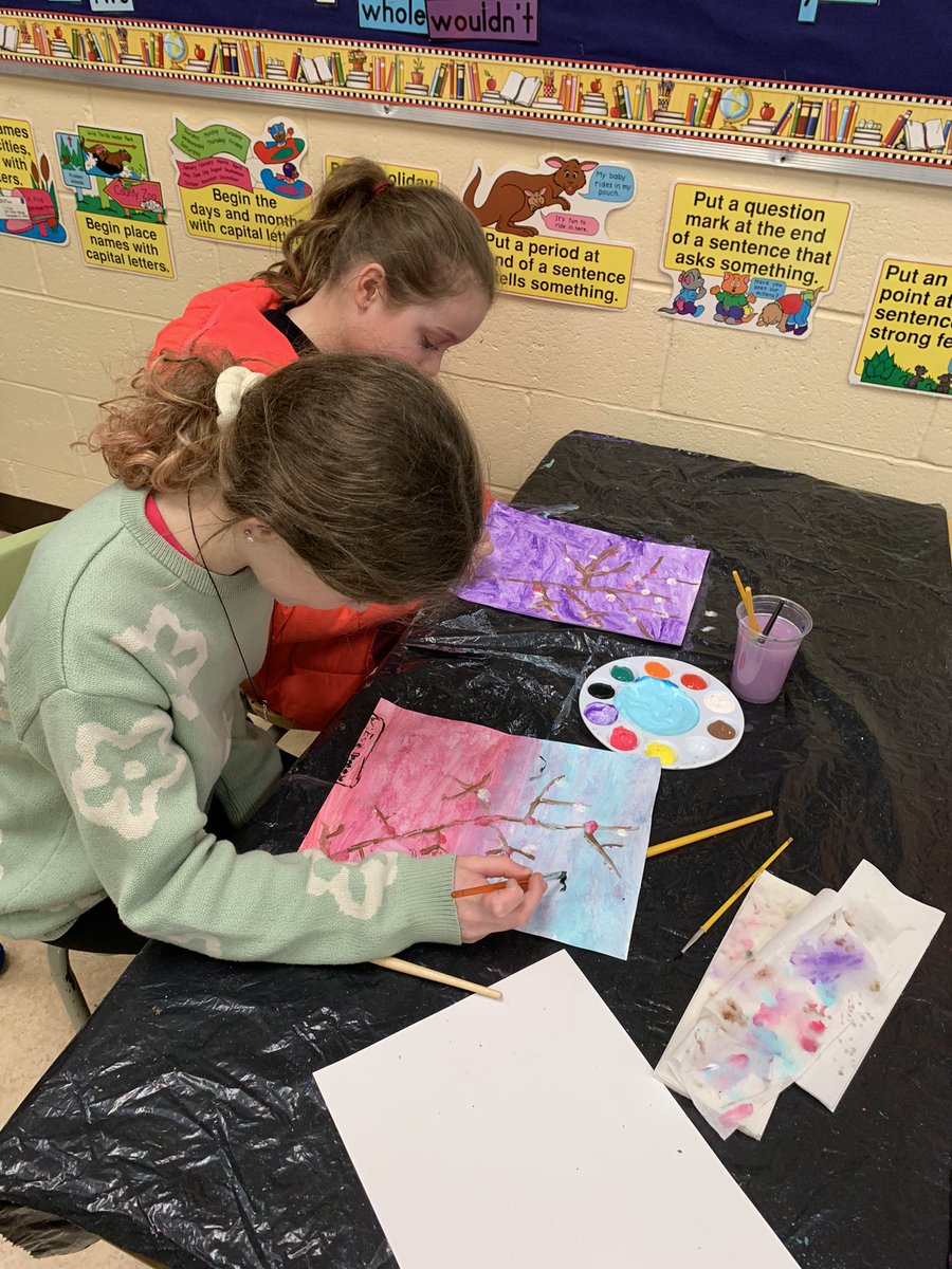 MsPowersClass's tweet photo. Thank you to our guest speaker Ms.Jan Walsh for sharing her artistic passion with our Ks and grade 3s @UGEABC https://t.co/BVIHxai9W0