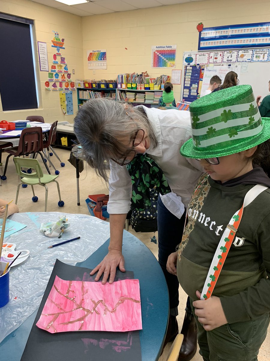 MsPowersClass's tweet photo. Thank you to our guest speaker Ms.Jan Walsh for sharing her artistic passion with our Ks and grade 3s @UGEABC https://t.co/BVIHxai9W0