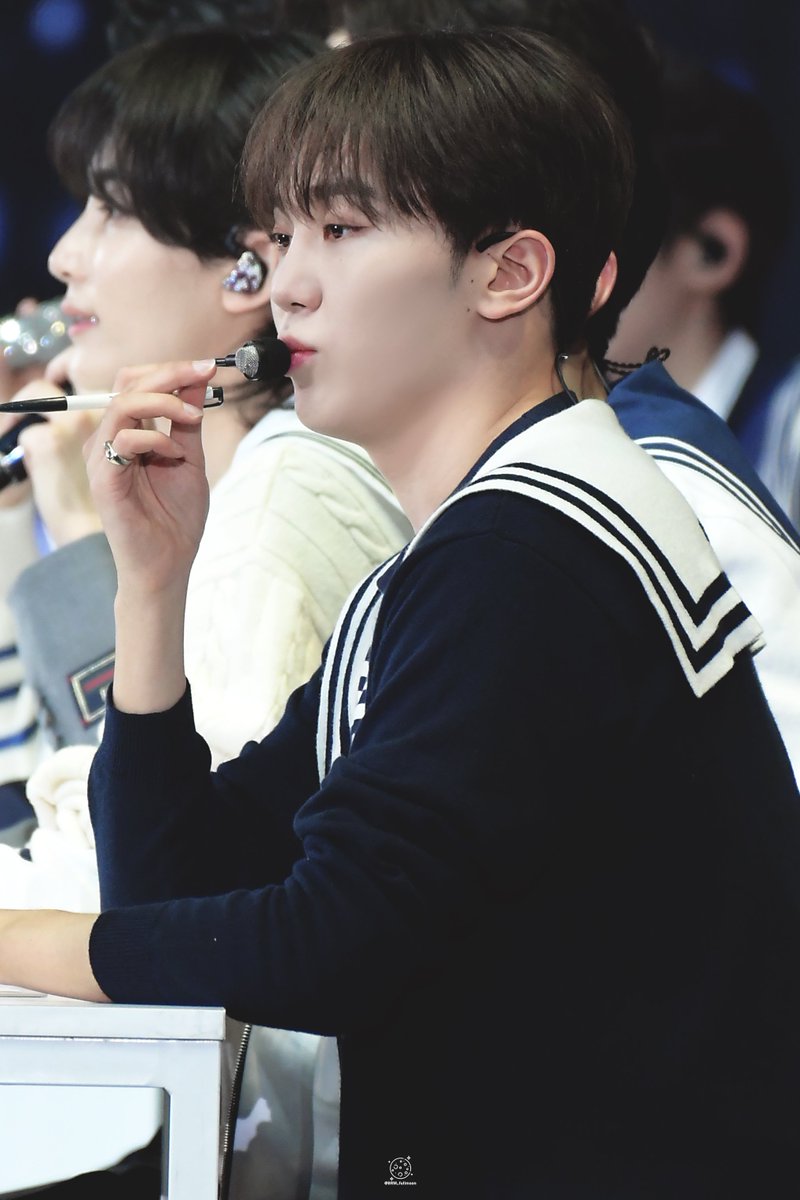 BRM_fullmoon's tweet photo. 230311 캐럿랜드
묨

#세븐틴 #SEVENTEEN 
#승관 #SEUNGKWAN #부승관 https://t.co/bL5uB0azBH