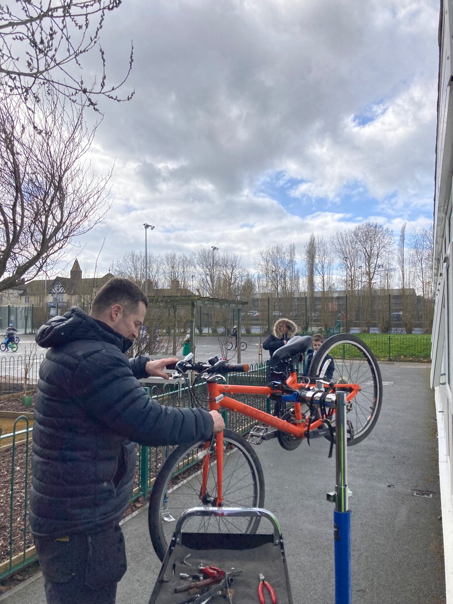 ActiveTraveLou's tweet photo. Thanks @KcyclesEastham &amp; @EmilyAtSchool for your help! Great Dr bike and cycle skills for year 2. Well done! https://t.co/2OUtY8mOT7