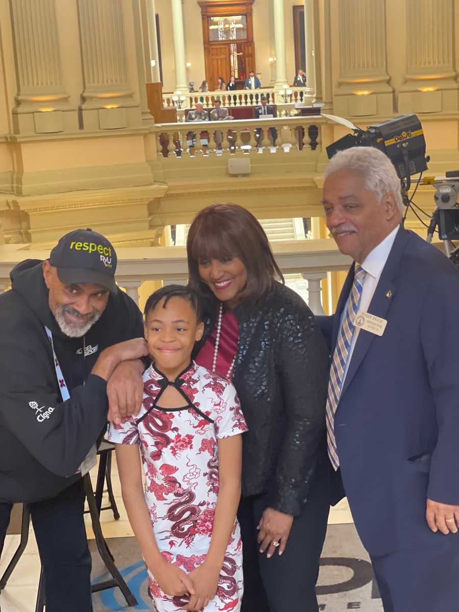 FultonCoSchools's tweet photo. Board Member @Franchesca_Warr joined De’Lonn Brown, GirlKode/Kids With Strong Opinions, to visit the Governor’s office. The Renaissance MS students discussed #HB238, their bill on school bus safety. https://t.co/mjTU3O7z9y
