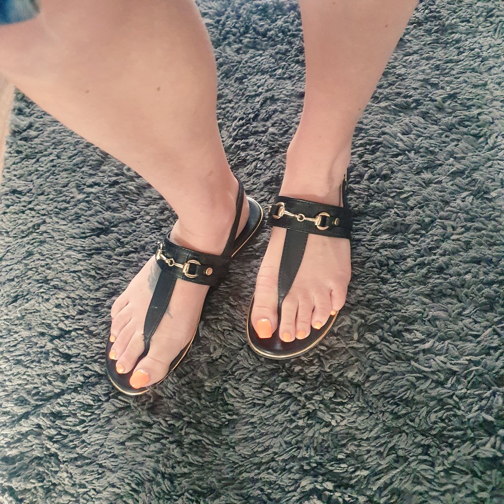 footqueen300's tweet photo. Its pay day pigges, empty your wallets on me

Paypigges, cashcow, findom https://t.co/4XEDoysuwI