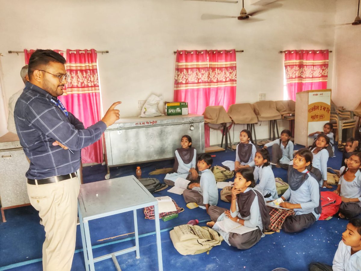 Chanan_Saharan's tweet photo. कुछ शानदार पल जो दिन की सारी थकान को दुर कर देते है ❤️
#RMGB 
#Social_Service 
#Banking 
#PMJDY https://t.co/G8gDePgSsF