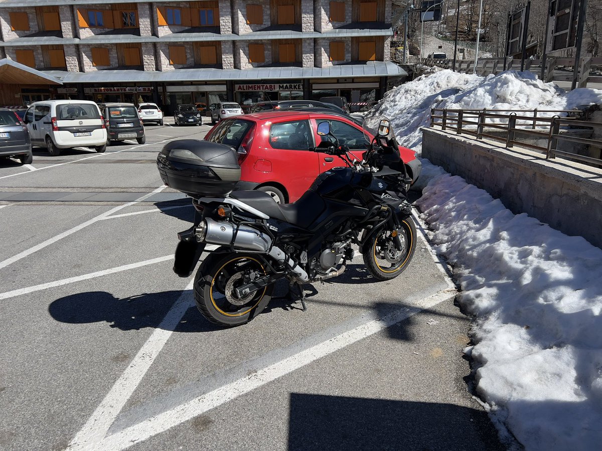 gunnellarenzo's tweet photo. Giretto ❤️ #vstrom #terminillo #caffè https://t.co/1TWYSpuULv