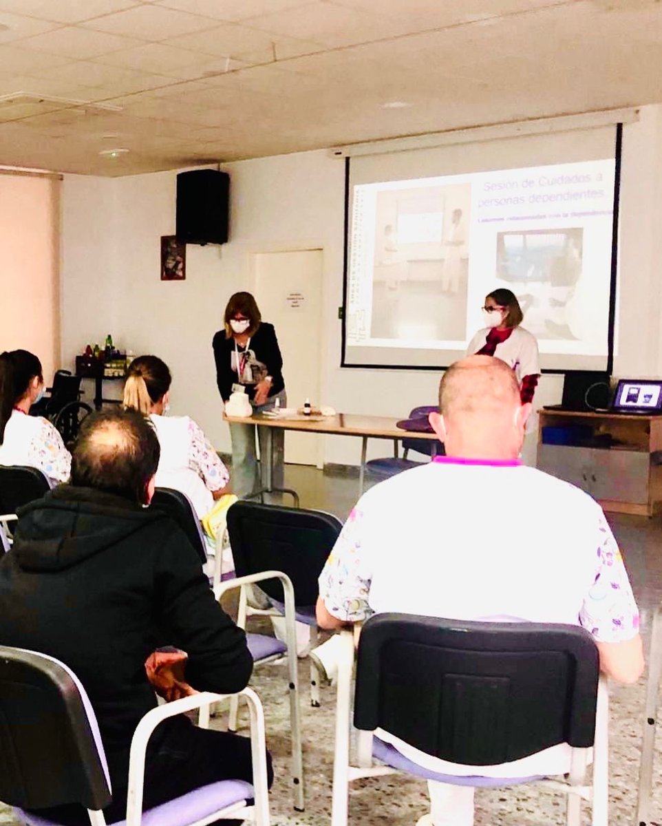 PTcae's tweet photo. Hoy tocaba sesión de  cuidados “prevención de LRD en personas dependientes“ en Fegadi, centro para personas con discapacidad física. Gracias a todos los cuidadores por la acogida y a @MedInternaHLL @SomosAreaEste y las EGC M. Ángeles Ramón y Rosa Rodríguez por contar con nosotros https://t.co/70iAnZShM7