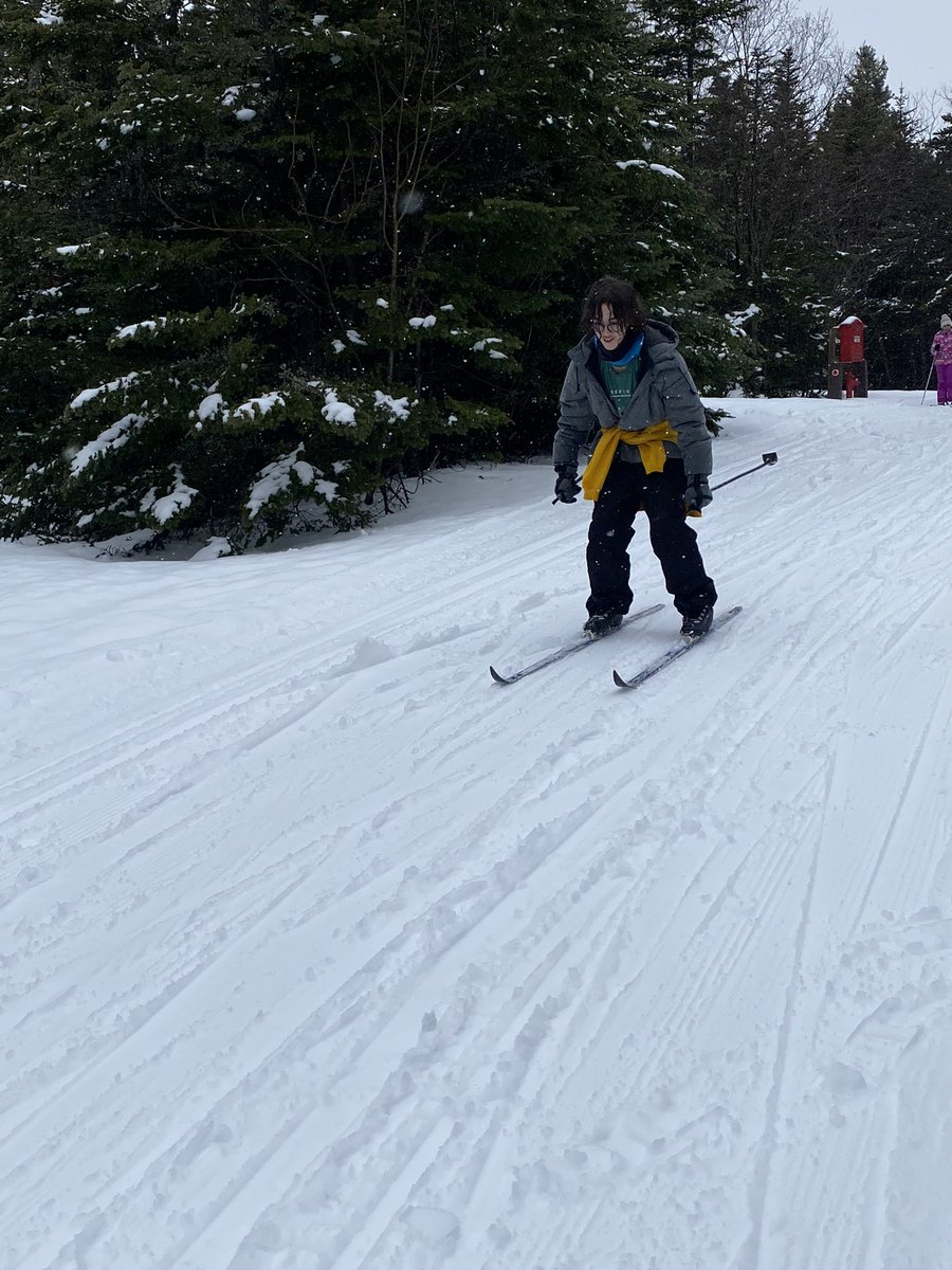 MrsHodderEDU's tweet photo. Enjoying some skiing for #DartOutdoors week! It’s important for students to keep moving. Grade 6’s from @MDEschool are certainly enjoying their day ☘️ @schoolsportsnl https://t.co/n0a80aQbEQ