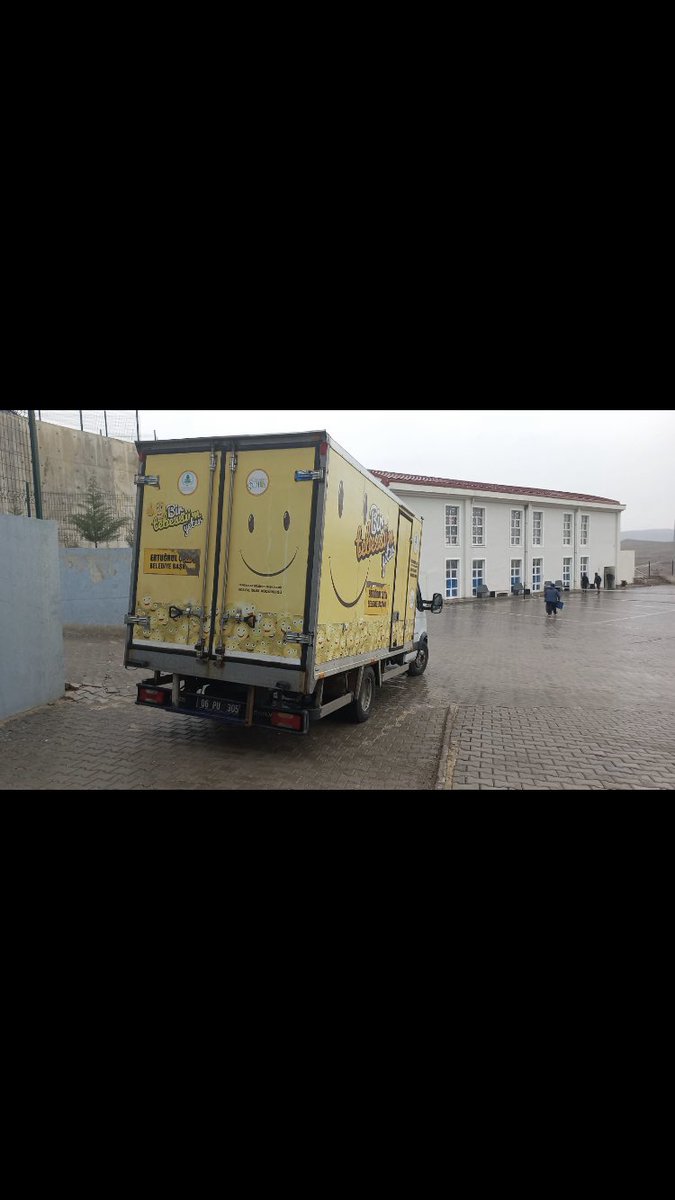 Adıyaman’daki depremzede kardeşlerimize gönderilmek için Okul müdürlerimiz önderliğinde öğretmenlerimiz, öğrencilerimiz ve velilerimizin katkılarıyla hazırlanan yardım kolilerimiz 2 kamyonete yüklenerek İl Milli Eğitim Müdürlüğümüze teslim edildi.#YaralarımızıBirlikteSarıyoruz