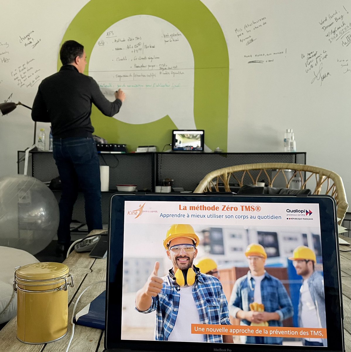 🟢 Idéation [Activiti x Christophe Geoffroy], jour 2

🟢 Kiné de l’équipe 🇫🇷⚽️ depuis 2012, Christophe Geoffroy a conçu la méthode « Zéro TMS » pour éduquer les professionnels plutôt que de les soigner 

📍 Allianz Riviera