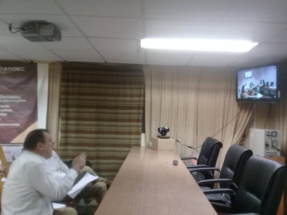 El Director Provincial en #Camagüey interviene en el Balance Anual para tratar el tema de la calidad de los servicios, consciente de la insatisfacción de clientes y bancarios, convencidos de que #MejorEsPosible , reafirma el compromiso del colectivo con #Bandec y nuestro país 🇨🇺.