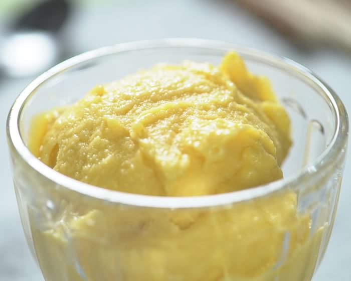 Ellie_Krieger's tweet photo. Whip up this 3 ingredient #Mango Coconut #Sorbet in the blender-- in just two-minutes you’ll have a nourishing, cool and creamy dessert that hits the sweet spot where delicious and healthy meet. https://t.co/r7RaIW6Xrf #frozenmango #coconutmilk #fruitdessert #twominutedessert https://t.co/zysBCPturt