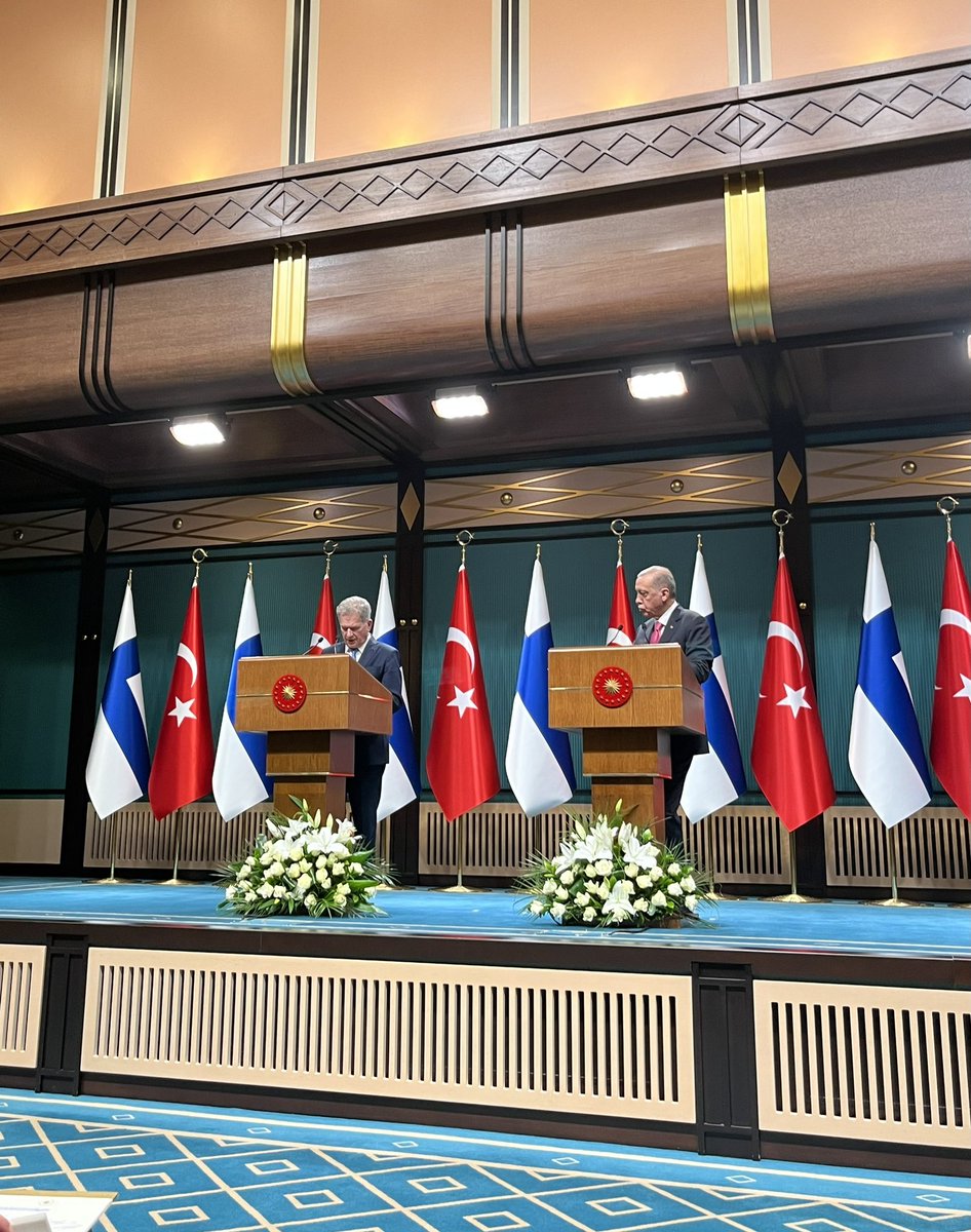 Ja näin, Erdogan ilmoitti hetki sitten, että Suomen Nato-jäsenyyden ratifiointi voi edetä Turkin parlamenttiin. Niinistön mukaan jäsenyys ei tunnu täydeltä, ennen kuin Ruotsikin on päässyt maaliin. #Ankara #Nato