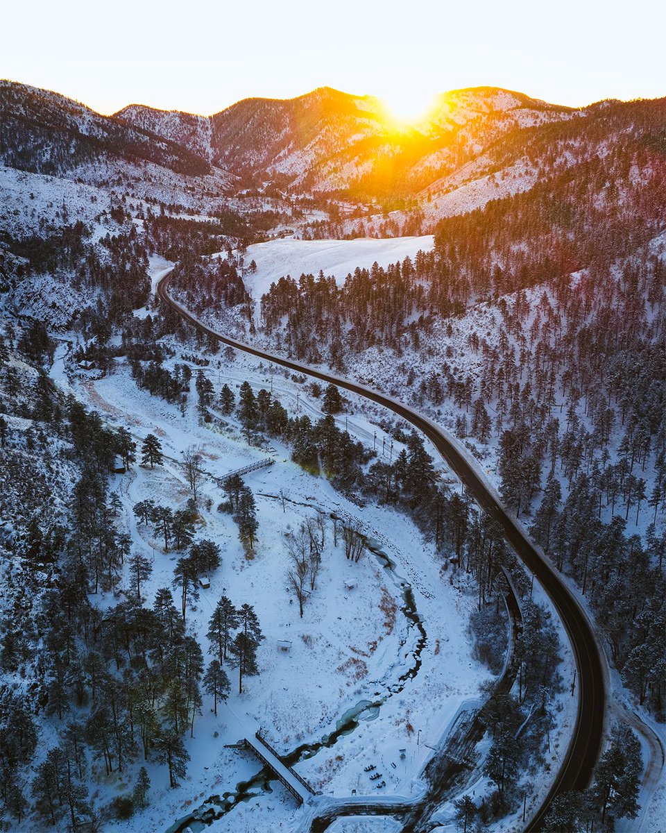 Fr33Water's tweet photo. “No matter how difficult the challenge is…always stay positive and believe in yourself.” -Kobe Bryant 🥾🥾 …This is always that time of year in Colorado where winter feels it’s longest… #outtherecolorado #visitcolorado @colorado https://t.co/sOHawXslPn