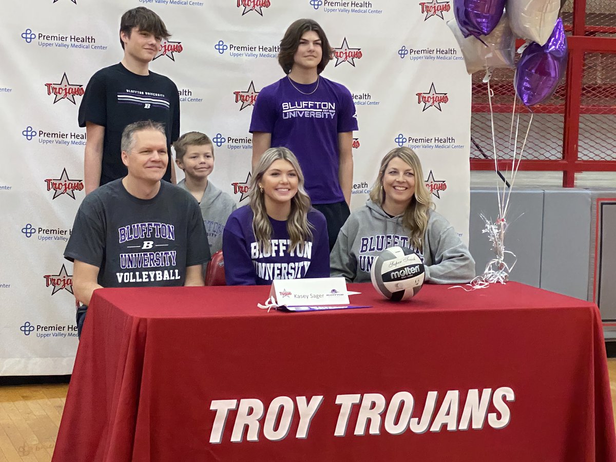 Today, Senior Kasey Sager signed her letter of intent to play volleyball next year at Bluffton University!! Congratulations Kasey!! 🏐🏐