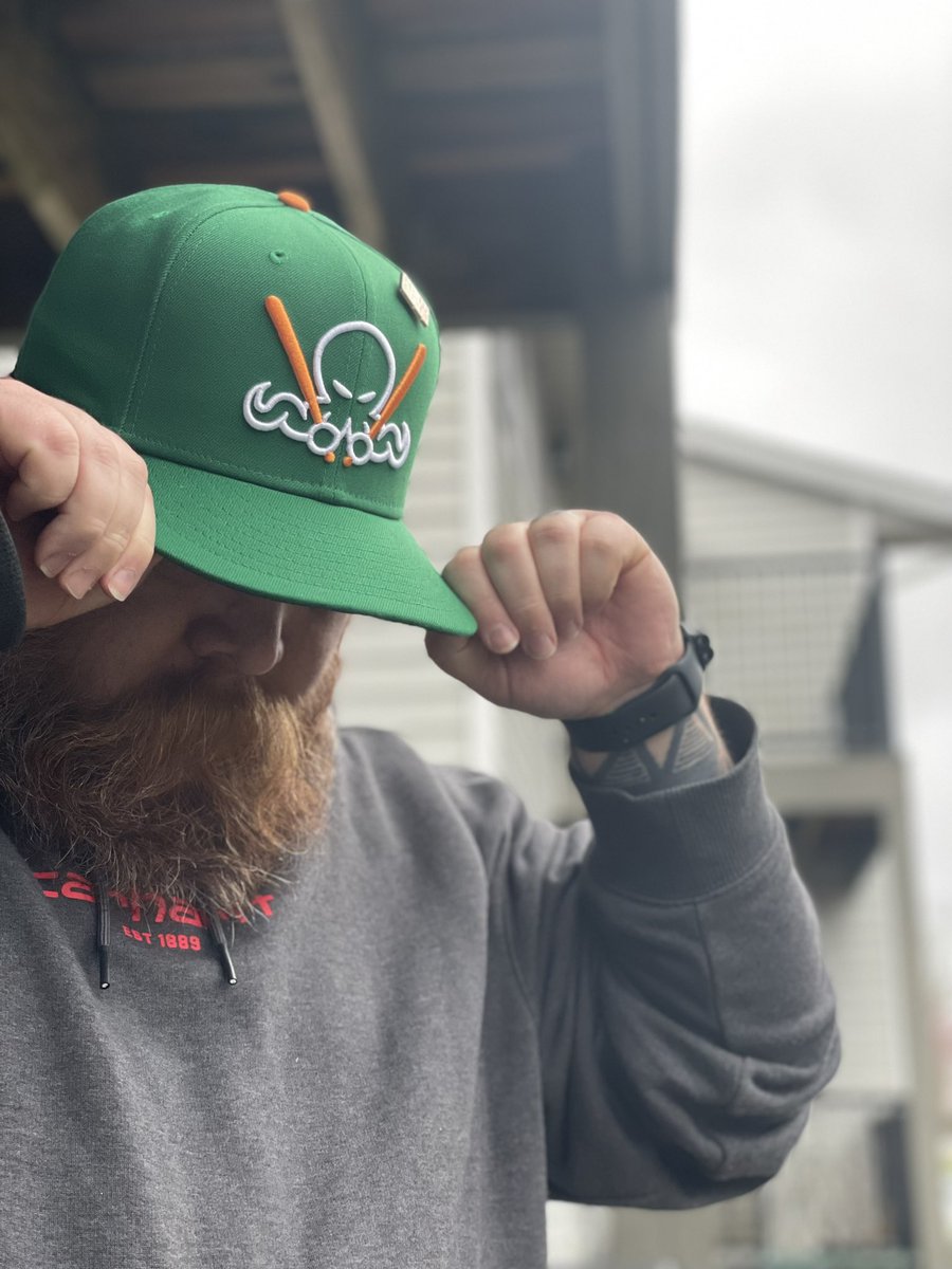 BRKCP_'s tweet photo. Happy #StPatrickDay ! Nobody does details like @DionicWorldwide ! It’s also #DionicDay so check his site for the new new https://t.co/HlSp4DwUlC #HatTwitter #HatHead #StPatricksDay2023 https://t.co/cZnRnsK8q1