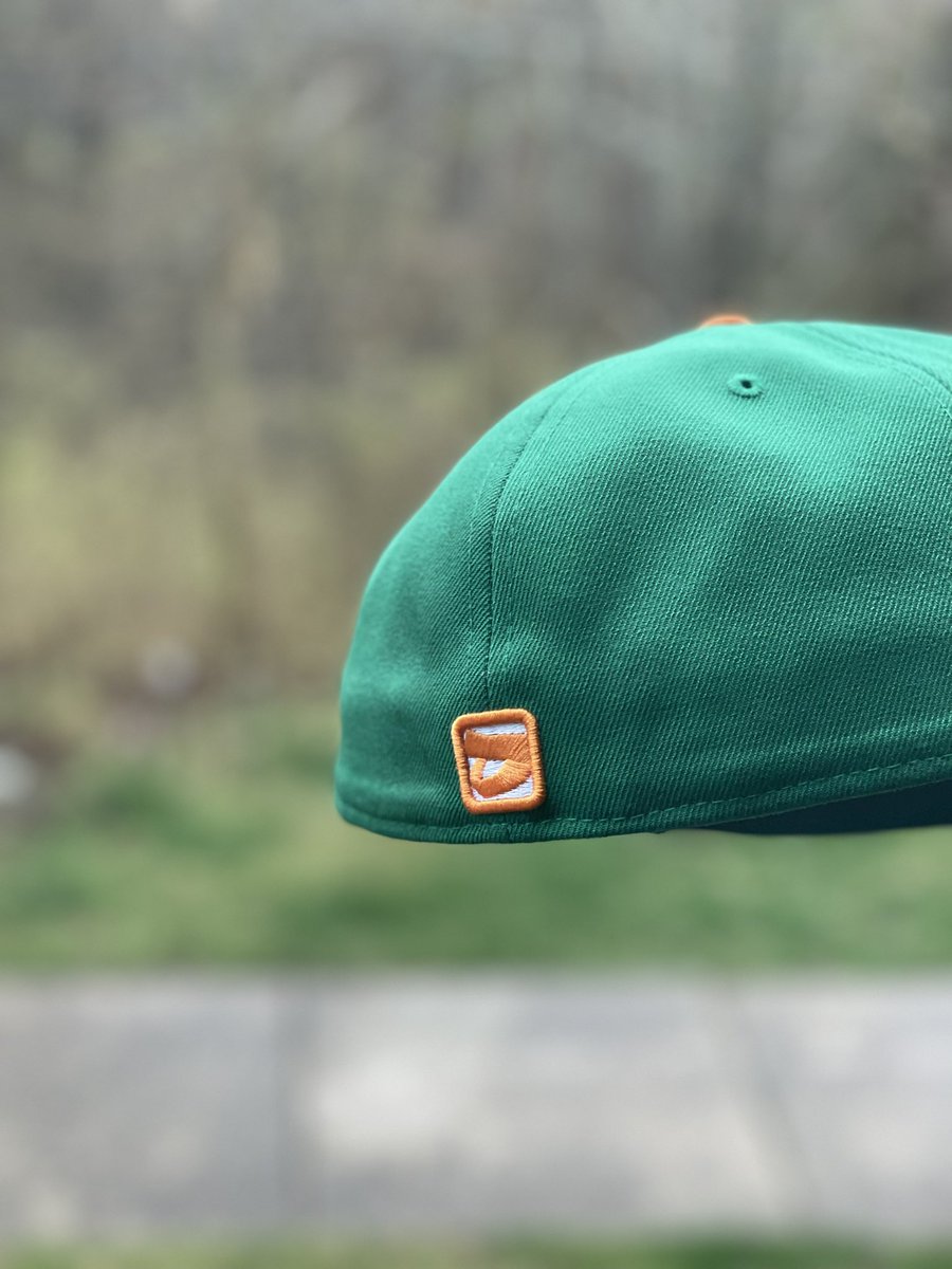 BRKCP_'s tweet photo. Happy #StPatrickDay ! Nobody does details like @DionicWorldwide ! It’s also #DionicDay so check his site for the new new https://t.co/HlSp4DwUlC #HatTwitter #HatHead #StPatricksDay2023 https://t.co/cZnRnsK8q1