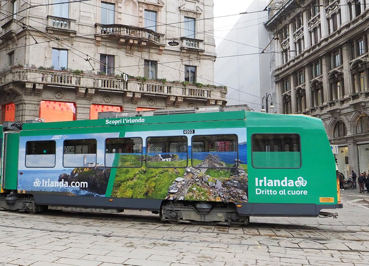 Oggi è San Patrizio e a Milano c'è anche un po' d'Irlanda! ☘️☘️

#IrishBeef e @TurismoIrlanda puntano al cuore della città con una campagna Out of Home insieme a #IGPDecaux.
Due jumbo tram full-wrap mostrano gli incantevoli territori dell'isola e la qualità della carne locale.