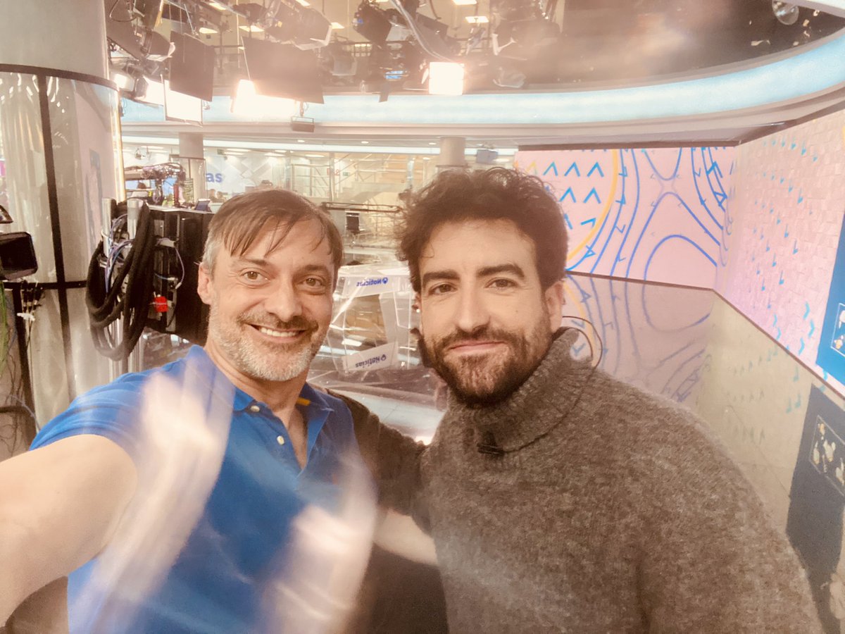 Es el hombre del dia #rafacastaño por haberse llevado el #pasapalabrabote POR SER CULTO, INTELIGENTE Y ESTUDIAR. Qué gusto que se premie la cultura