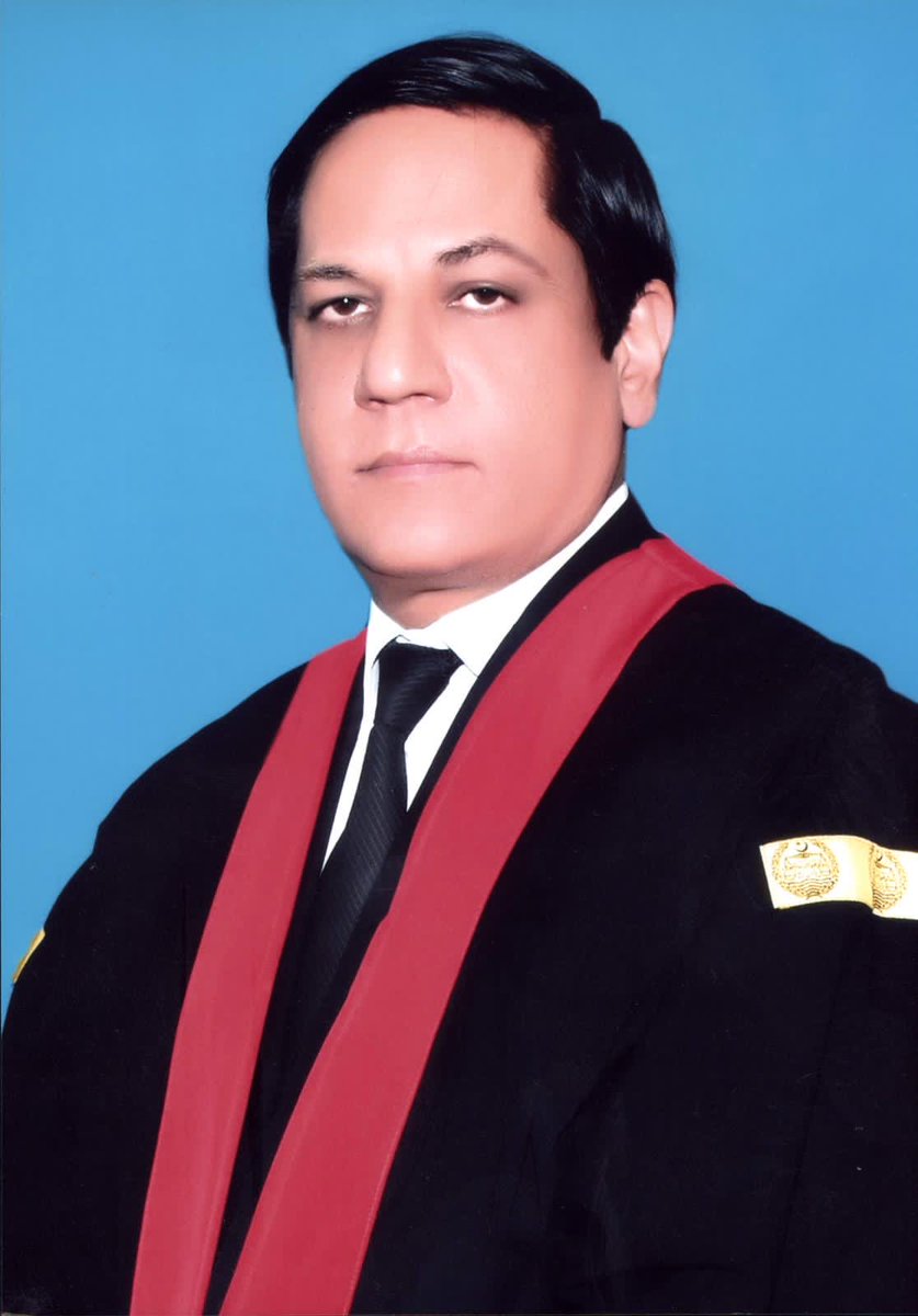ARYSabirShakir's tweet photo. جسٹس طارق سلیم جسٹس فاروق حیدر کو ڈبل سیلوٹ  آئین پاکستان جمہوریت زندہ باد پاکستان پائندہ باد https://t.co/UkepbRranQ