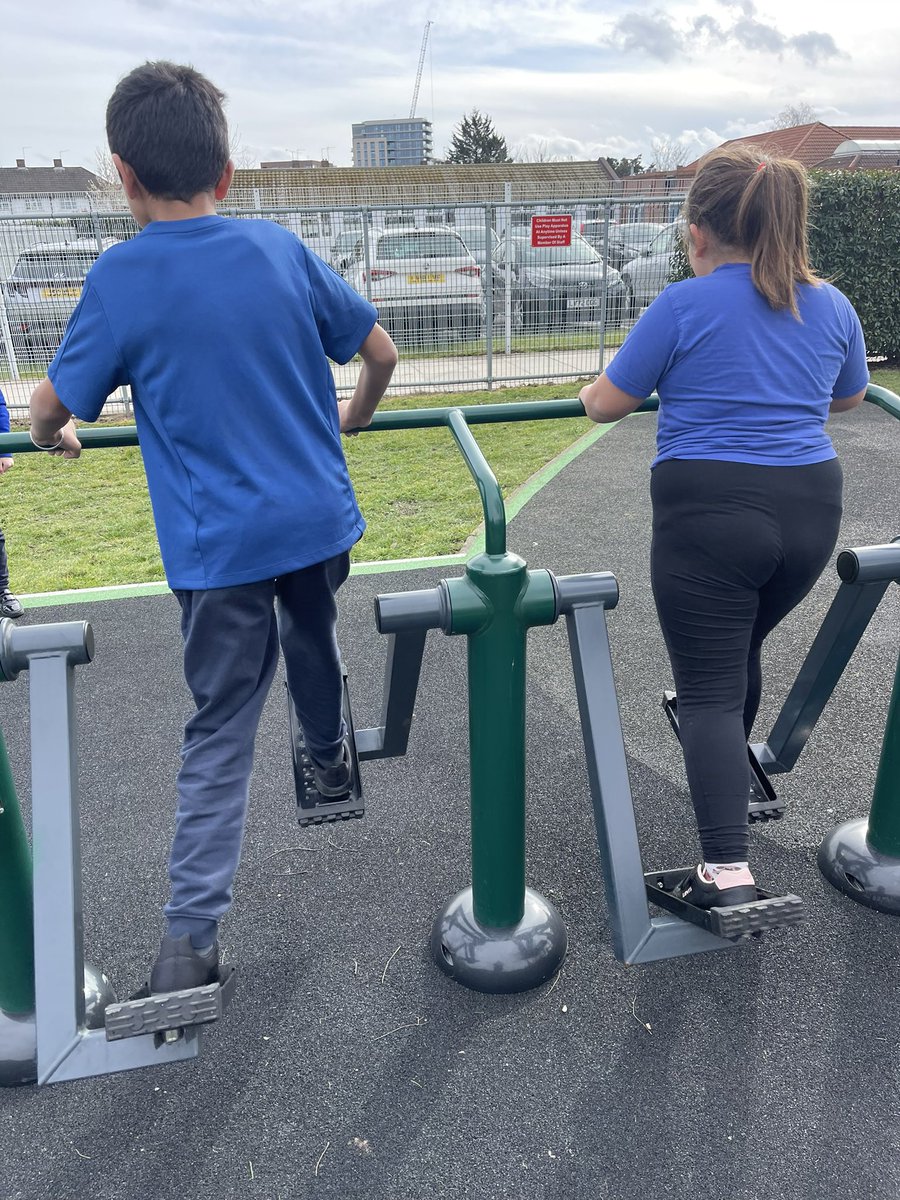 Miss_C_Nelson_'s tweet photo. Yesterday, we tried out the outdoor gym equipment for the very first time! We had great fun together whilst working up a sweat. @PelhamPrimary_ @trustilluminate https://t.co/oVqtwho3J5