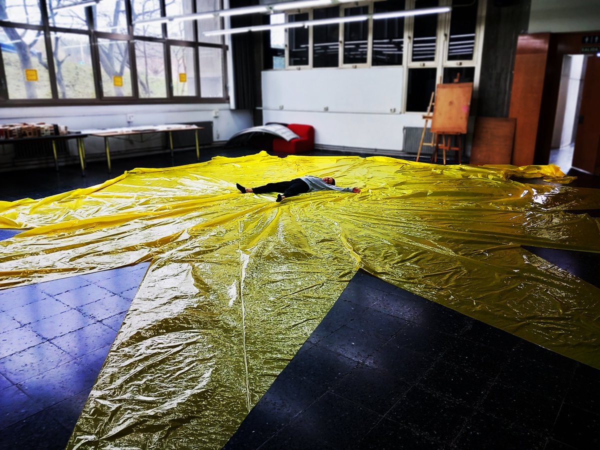 NuriaP9's tweet photo. Construyendo un bicho amarillo para la @fetsac 2023
#fetsac #inflable #arquitectura #arquitecturatextil #inflable #inflatable #ephemeral #efimeras #architecture #platic #textil #construcción #etsac #coruna #corunamola https://t.co/Qz7WoTCr9w