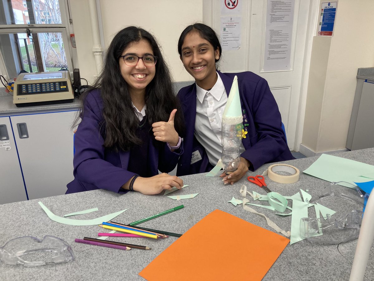 RicardsSTEAM's tweet photo. Well done to our amazing year 8 students on completing their science enrichment programme at @KCSWimbledon @RicardsTweets #STEAM #GirlsinScience https://t.co/ro7F8i9vmv