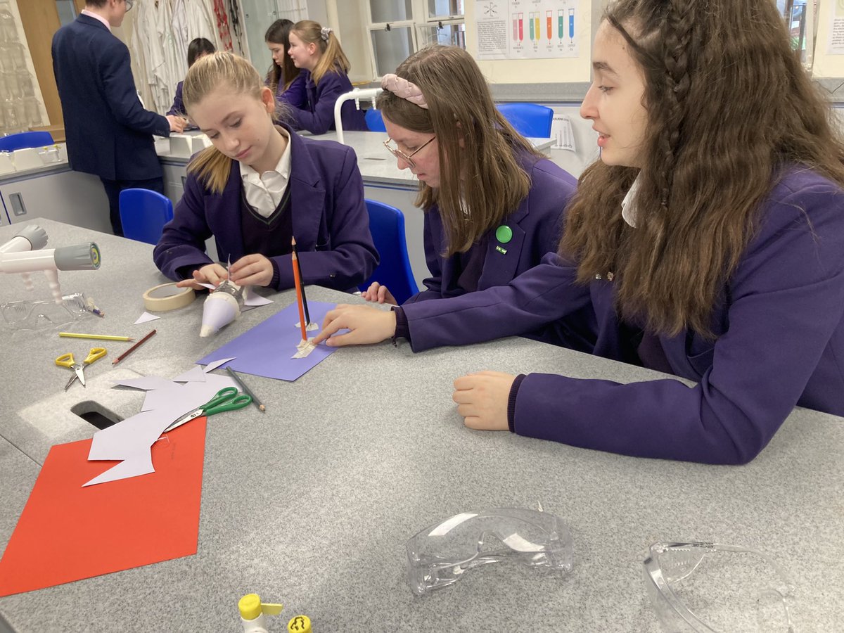 RicardsSTEAM's tweet photo. Well done to our amazing year 8 students on completing their science enrichment programme at @KCSWimbledon @RicardsTweets #STEAM #GirlsinScience https://t.co/ro7F8i9vmv