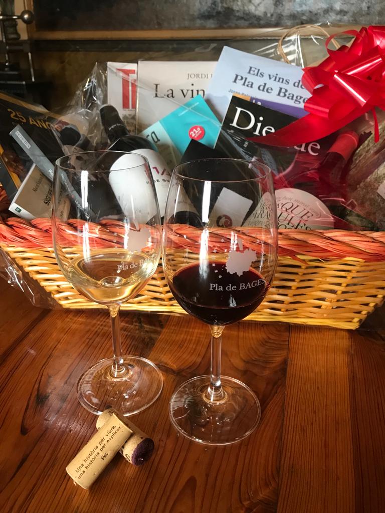 La fotografia guanyadora del concurs #vinstagrampladebages2023 “Arrels, de la terra a la copa” de Dani Casas <a href="/vicidevi/">vicidevi</a> 🙌😍 Enhorabona!! 👏🍷

Avui les #bibliotequesambdopladebages hem fet el lliurament del premi 📚🍷🎭a la preciosa Casa Museu Torres Amat de <a href="/somsallent/">Ajuntament de Sallent</a>  🙌😍🔝