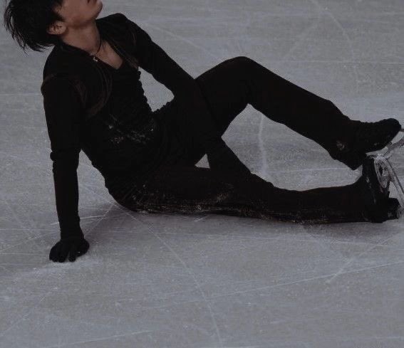 ‘Safe &amp; Sound’

a #sunwon au wherein,

A struggling student-athlete Yago (jw) met a retired figured skater Sam (sn). A story of falling, healing, and the eagerness to grow.