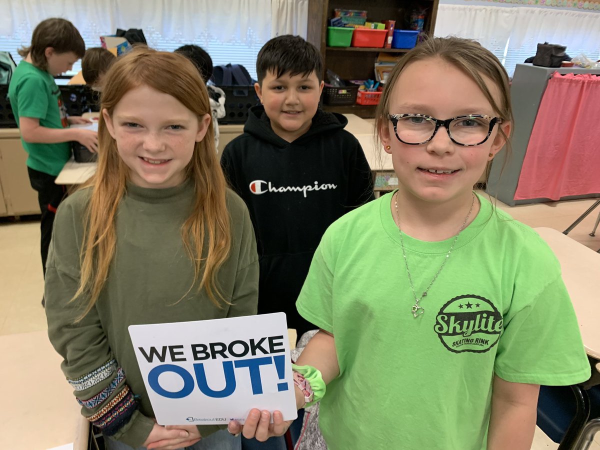 h_j_russ's tweet photo. Robinson’s 3rd grade class was #allinbcps and broke out 👏🏻👏🏻👏🏻 @BurkeCoSchools @bmoody33 https://t.co/hBWUCJtzKO