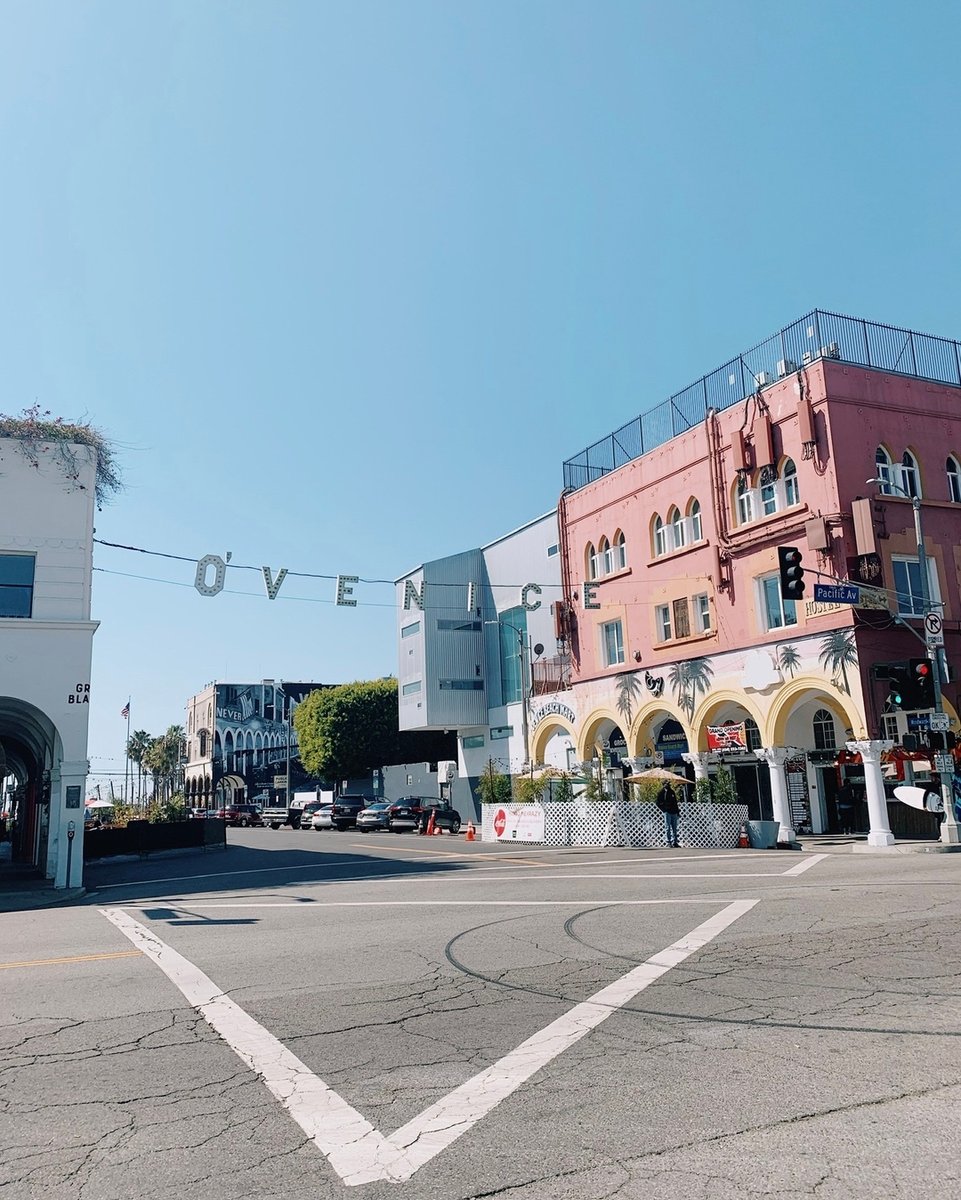 Top of the morning to you from O’Venice💚☘️🌈