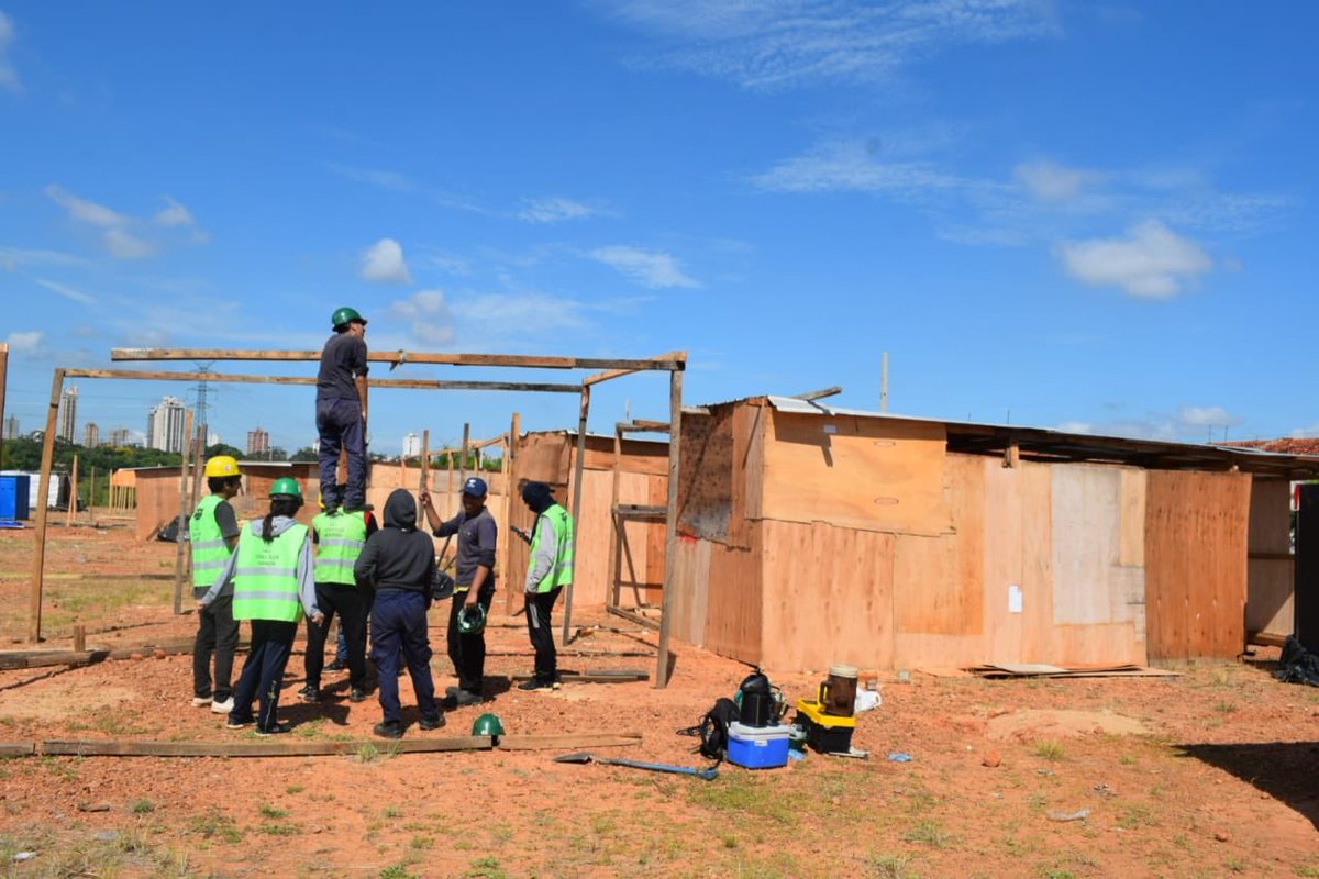 Nos estamos preparando para recibir a aproximadamente 600 familias en el refugio "Casita de Colores", donde trabajamos conjuntamente con la ANDE, ESSAP y varias Direcciones