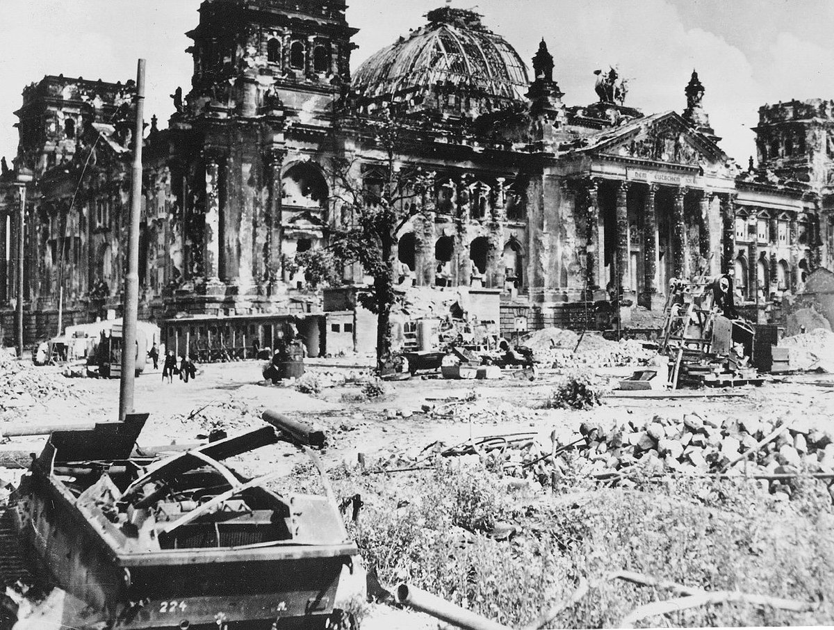 Mindcite_US's tweet image. For those who were too busy shouting "LOCK HER UP!" or "BUILD THE WALL!" to bother with REAL history (or Mueller or Jan. 6 Committee reports), here's what Germany looked like after a con man persuaded 1/3 of his countrymen that everyone who opposed him was their enemy. #History