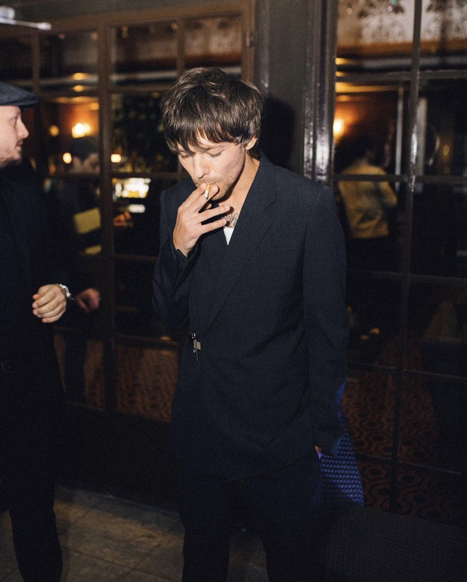 aurora?! met louis&niall tweet media