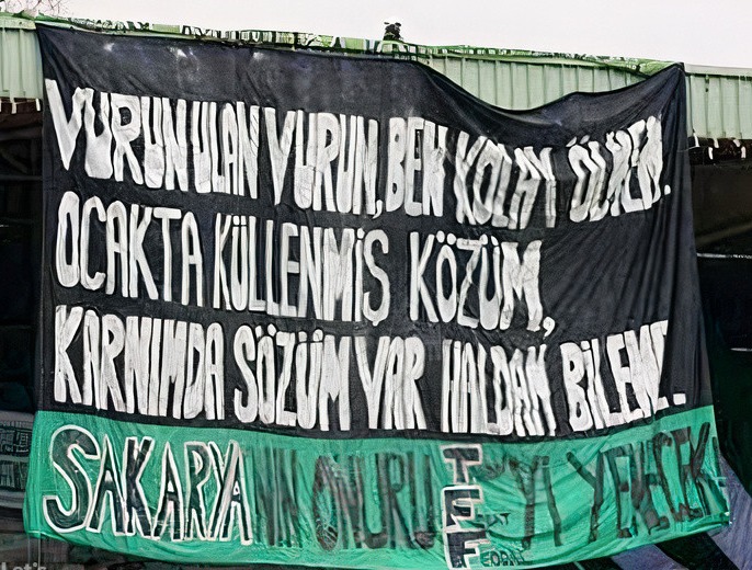Tatangalar90's tweet photo. Vurun ulan, vurun ben kolay ölmem. Ocakta küllenmiş közüm, karnımda sözüm var. Haldan bilene. 

SAKARYA'nın ONURU tff'yi YENECEK ! https://t.co/zhFDxMSajS