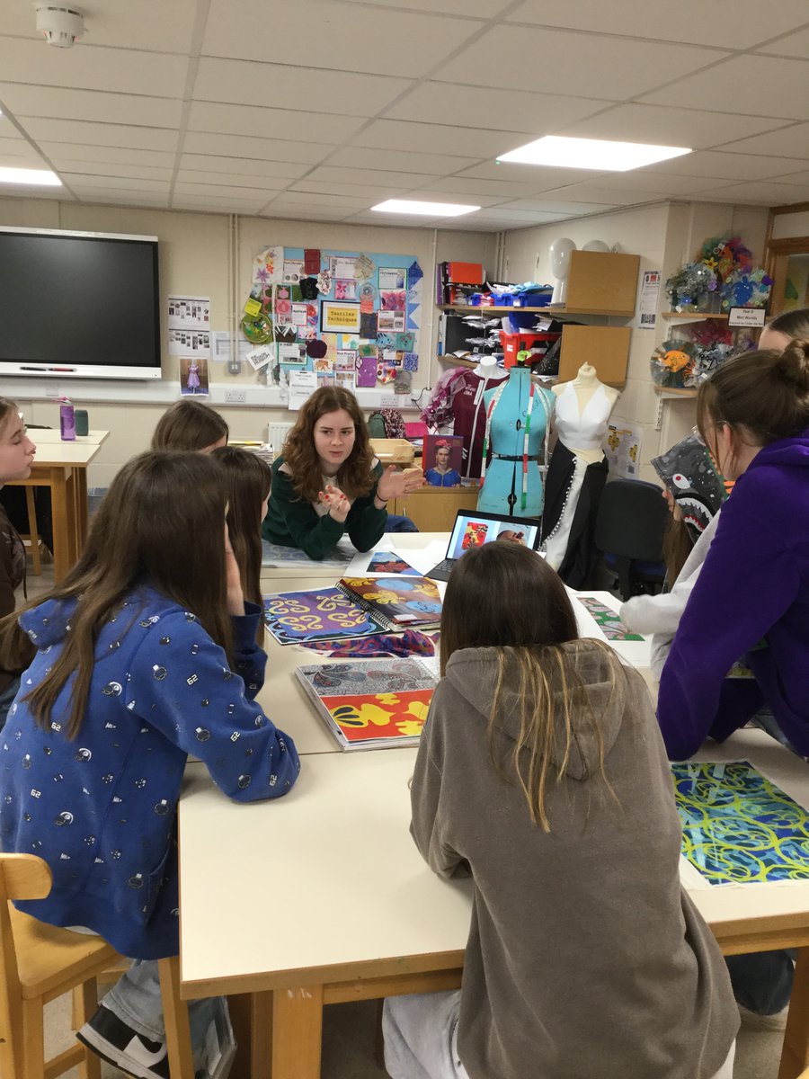 PipersArts's tweet image. It was fantastic to welcome back previous Piper&apos;s student, Hannah Lee. She talked to year 10, 11 and 12 Textiles students about her first year doing a Textiles Design Degree at Arts University Bournemouth. #PipersInspire #PipersSixthform #PipersSenior