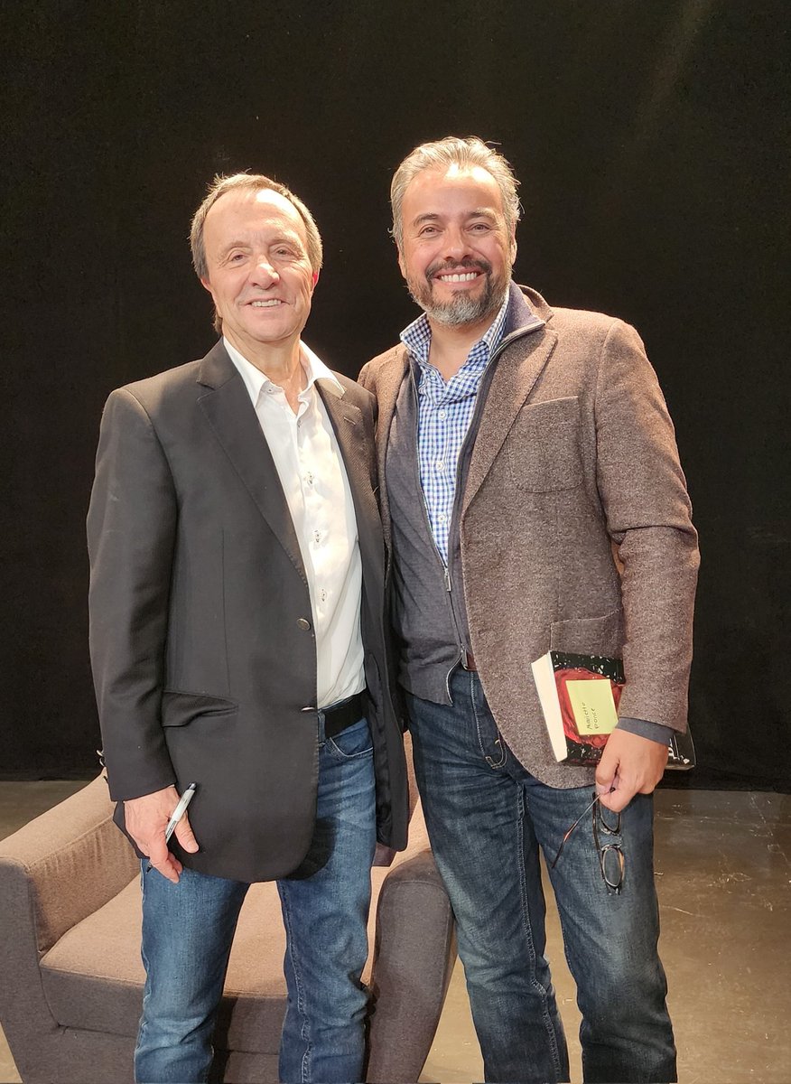 MariettoPonce's tweet photo. Un gusto saludar a @PabloHiriart en la presentación de su libro "El destructor" una lectura obligada para quienes quieran saber el porque sí podía saberse que López Obrador era un peligro para México. https://t.co/37vOQX3Hca