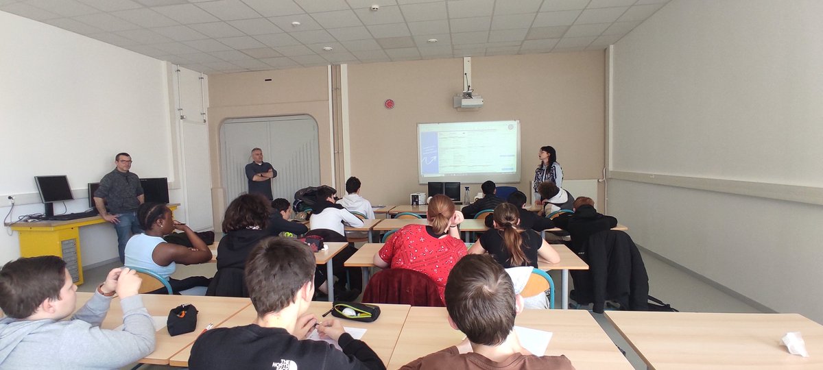 cdi_bavilliers's tweet photo. Les élèves de 3pmet continuent de travailler leur projet professionnel
➡️ En les sensibilisant à la voie de l'apprentissage avec @anaf_fr 
➡️ En travaillant la valorisation de soi avec les #IngénieursPourlEcole et #OnyXP https://t.co/DY2es6CpP9