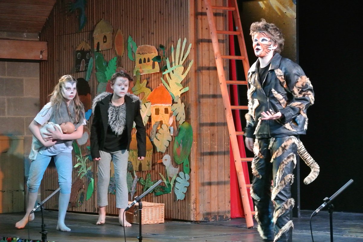 SJCS_Cambridge's tweet photo. F5 you certainly did yourselves proud last night~dancing, acting, singing &amp; those helping with lighting. The audience loved the energy, enthusiasm &amp; commitment you all gave &amp; we can't wait for Saturday's performance! #BringItOn #drama #music #dancing #singing #F5team #JungleBook https://t.co/xDQiz0DyPI