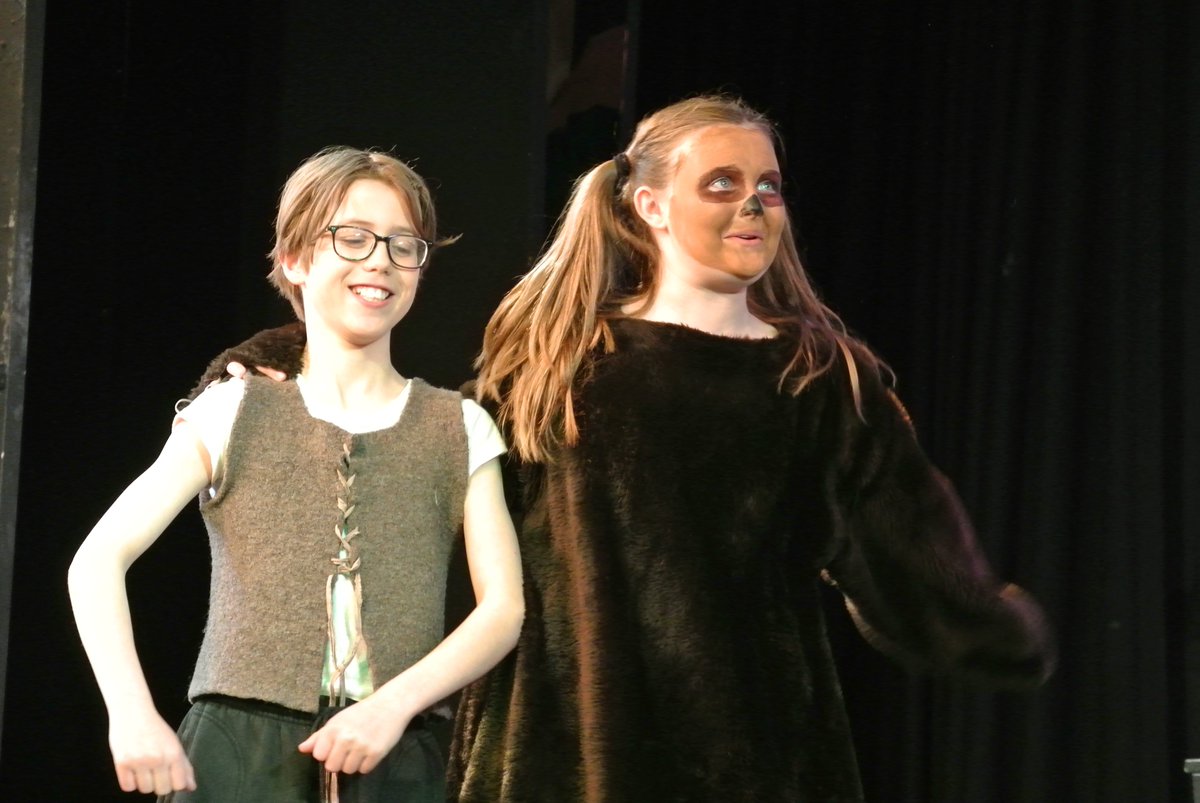 SJCS_Cambridge's tweet photo. F5 you certainly did yourselves proud last night~dancing, acting, singing &amp; those helping with lighting. The audience loved the energy, enthusiasm &amp; commitment you all gave &amp; we can't wait for Saturday's performance! #BringItOn #drama #music #dancing #singing #F5team #JungleBook https://t.co/xDQiz0DyPI