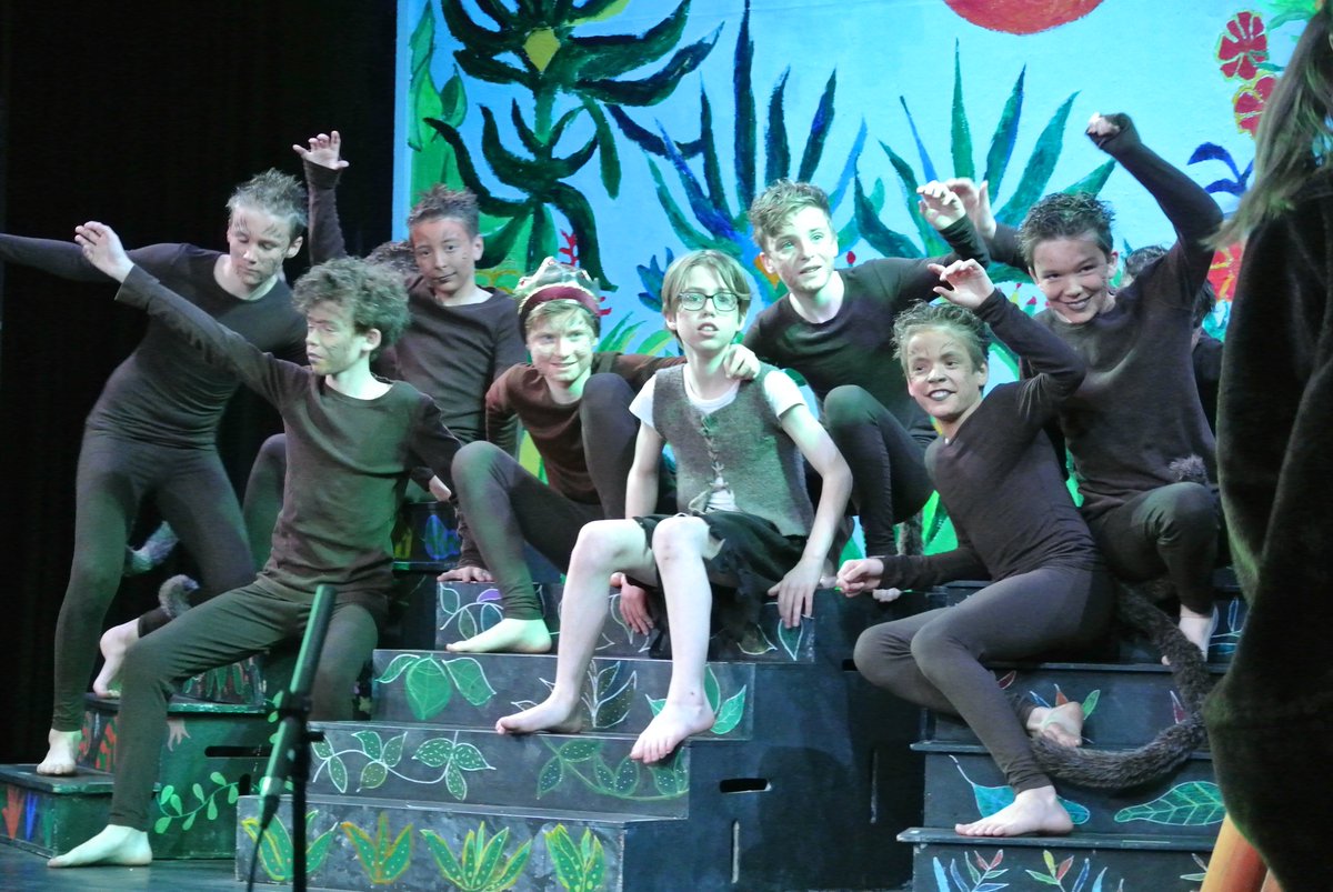 SJCS_Cambridge's tweet photo. F5 you certainly did yourselves proud last night~dancing, acting, singing &amp; those helping with lighting. The audience loved the energy, enthusiasm &amp; commitment you all gave &amp; we can't wait for Saturday's performance! #BringItOn #drama #music #dancing #singing #F5team #JungleBook https://t.co/xDQiz0DyPI