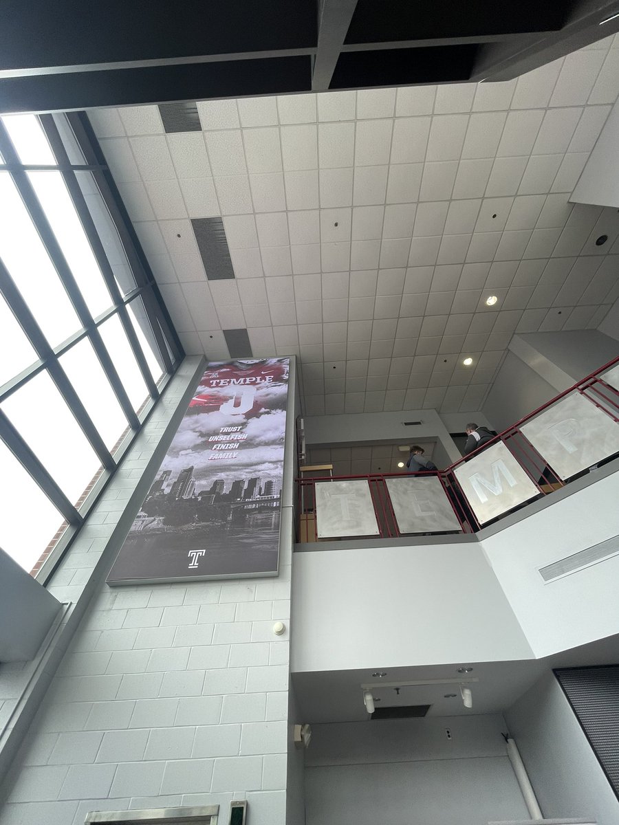 LampkinsKeithen's tweet photo. Had am amazing time at @Temple_FB they welcomed me in with open arms showed me around the whole campus and i really enjoyed myself thanks to all the coaches who had a chance to talk to me I will be back! @CoachCless #goowelsπ¦ https://t.co/1bLJjnkPdK