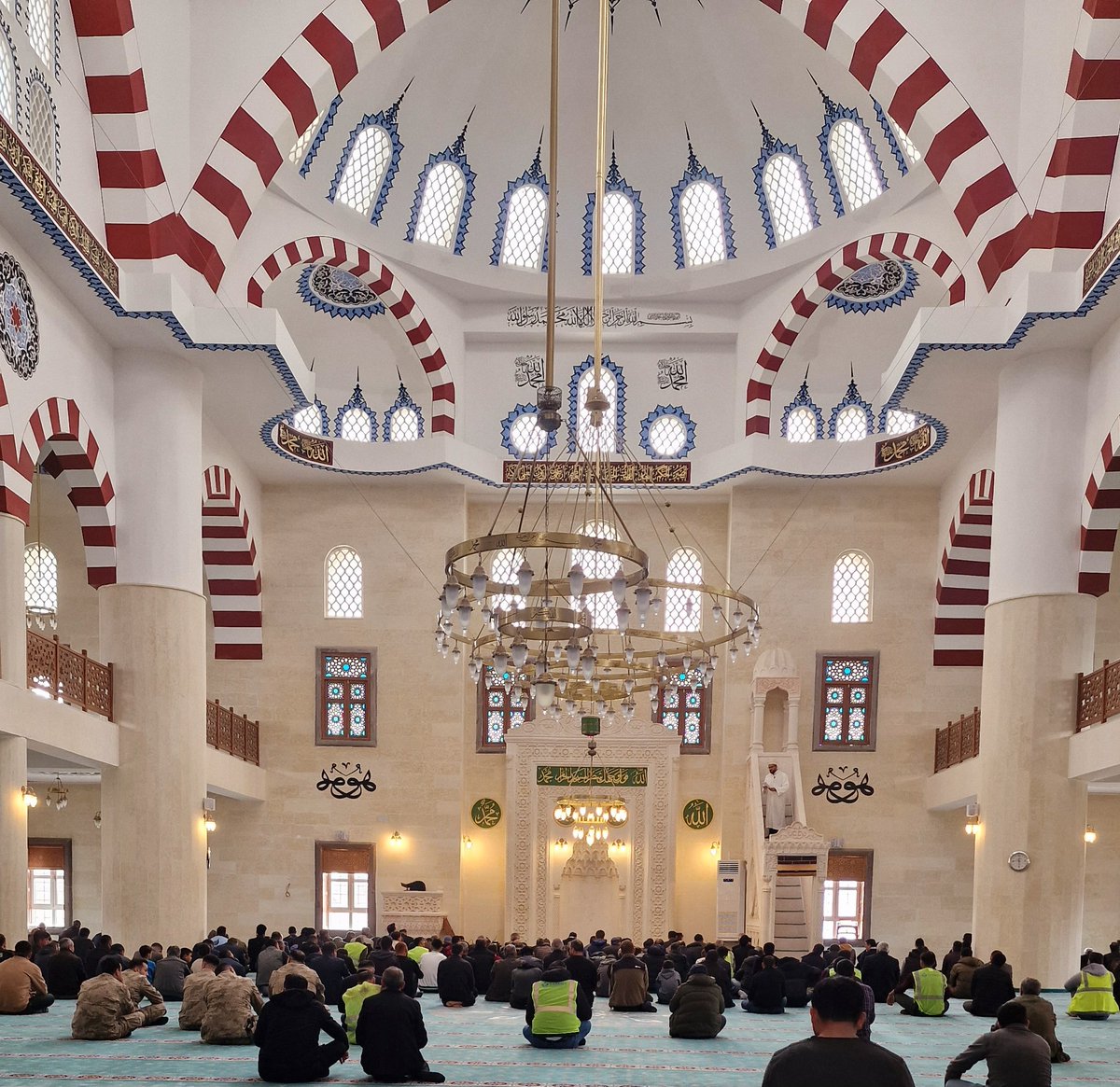 GSB_YesilliGM's tweet photo. 🇹🇷#18MartÇanakkaleZaferi ve Şehitleri Anma günü dolayısıyla şehitlerimiz adına Gençlik Merkezimizde Mevlid-i Şerif okutuldu.Cuma namazı çıkışı cemaate lokum ikram edildi.
Tüm şehit ve gazilerimizi rahmet,minnet ve saygıyla anıyoruz. https://t.co/79AESCiB0Q