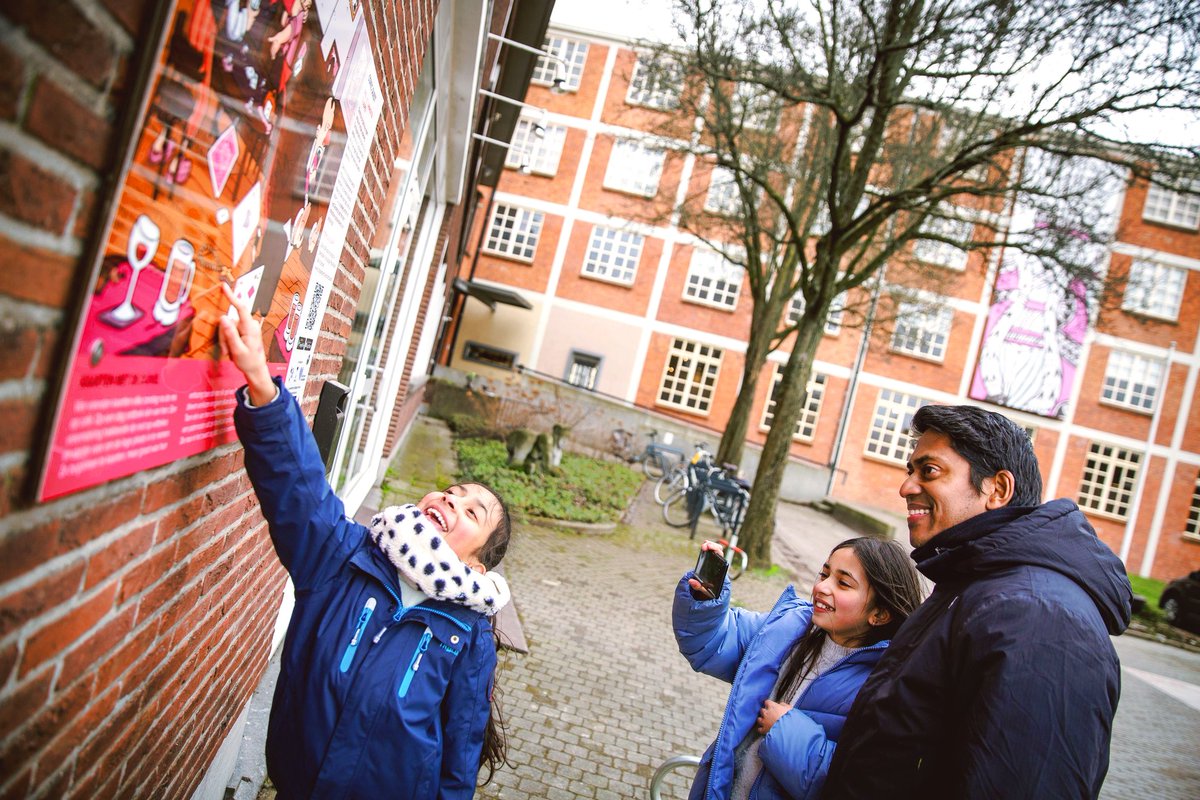 𝗖𝗼𝗺𝗶𝗰 𝗤𝘂𝗲𝘀𝘁
Exact een maand geleden lanceerde Rock Paper Pencil een interactieve stadswandeling door Turnhout. Het spel combineert oude stadsverhalen en striptekeningen in een zoektocht met augmented reality. 👌 

👉 rockpaperpencil.be/comicquest