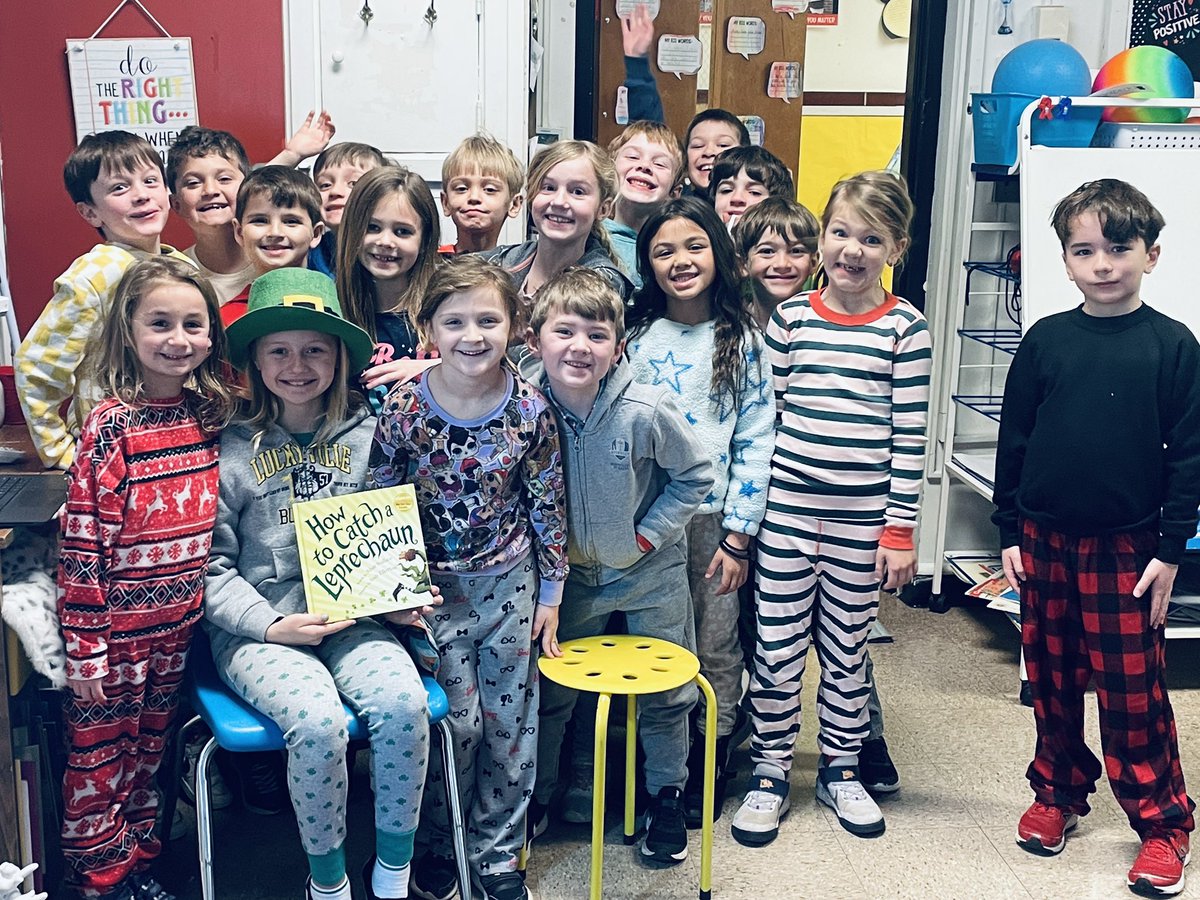 talagators's tweet photo. Molly the leprechaun came to read to us! We are so lucky to have siblings who join us to read! #tgproud https://t.co/wbSKCK7dI8