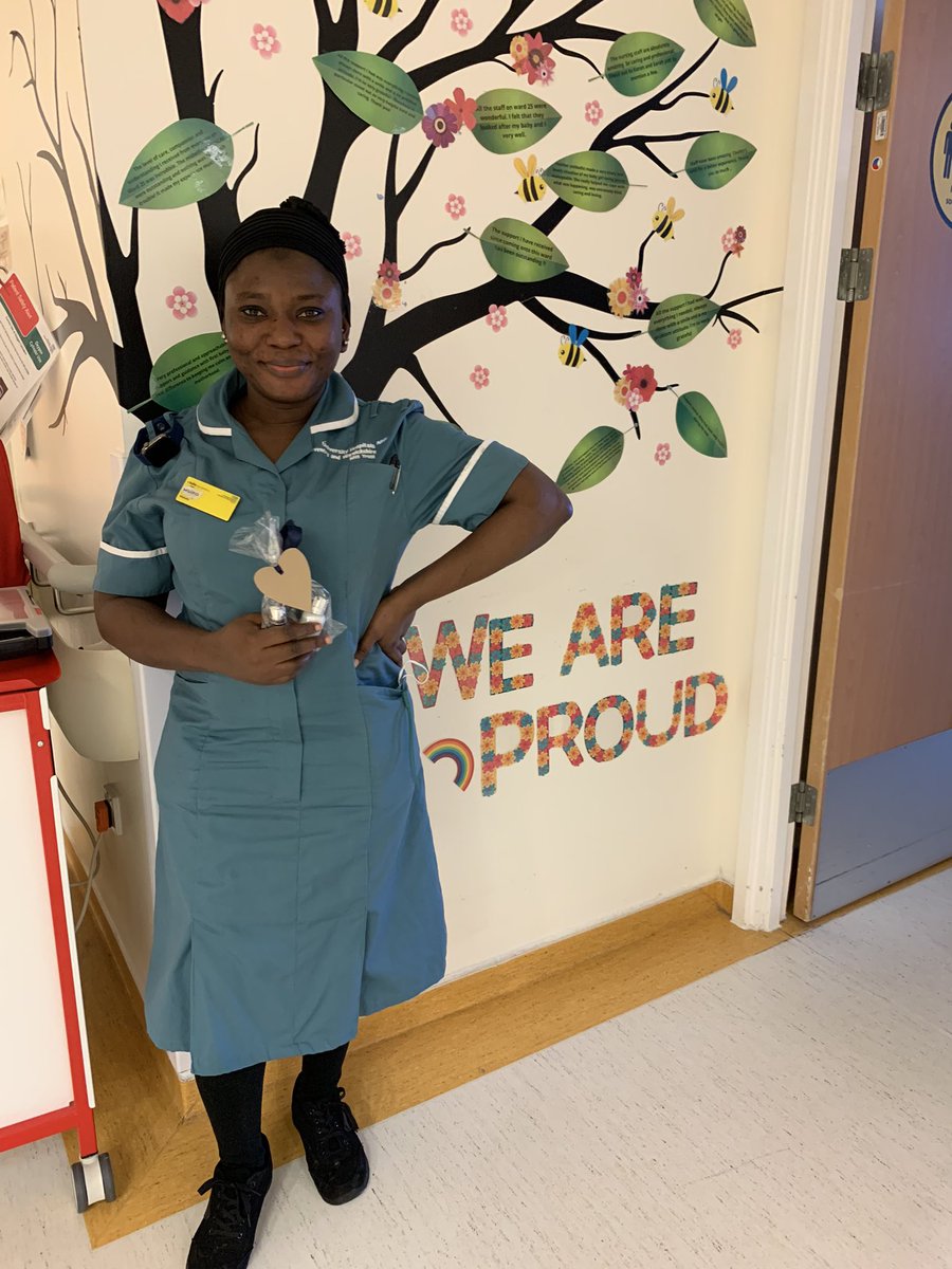 A lovely gift for Halima from Ward 24 manager Victoria for her exceptional hard work 🙌 Well done we are so proud of you 👏